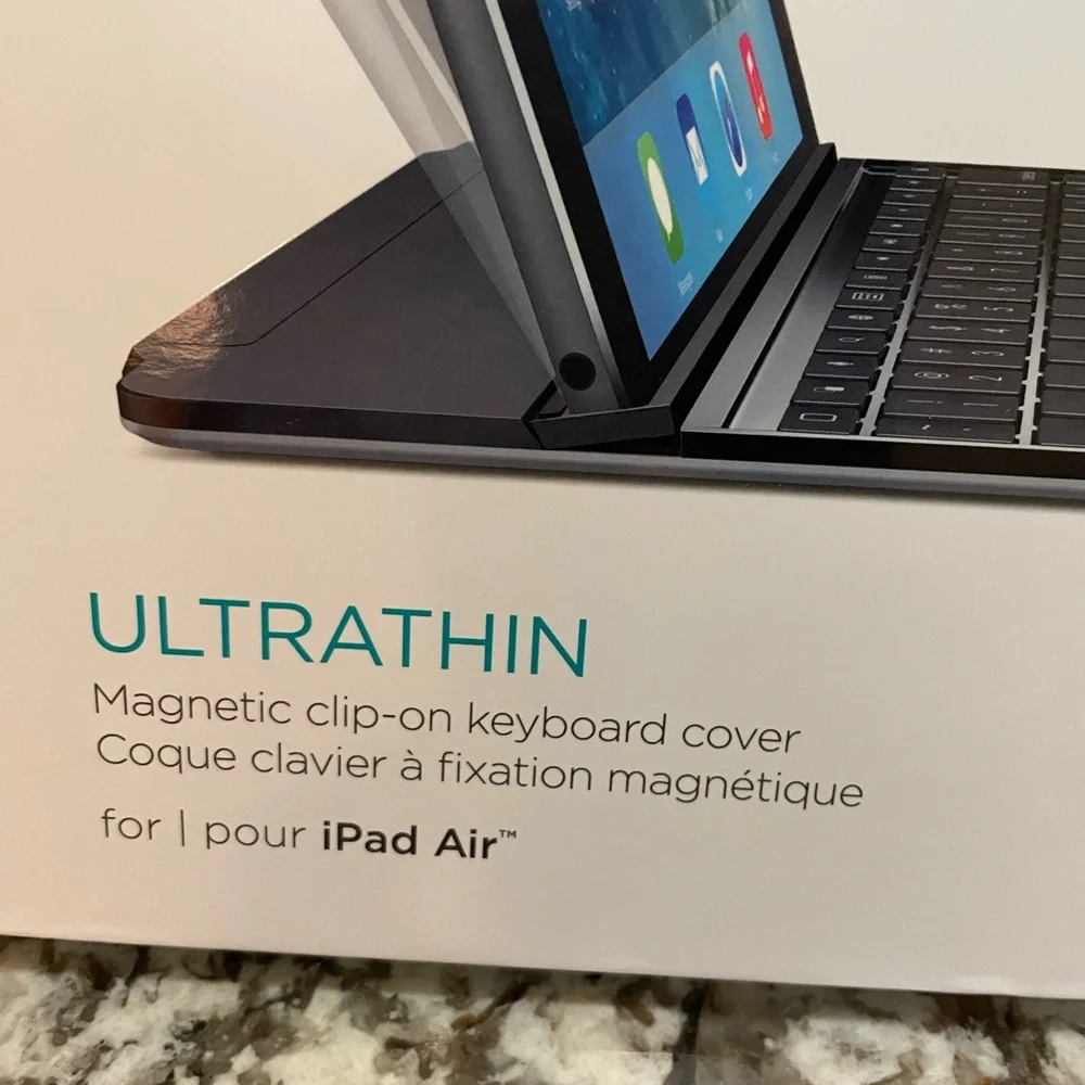 Logitech Ultrathin Magnetic Keyboard Cover - Black